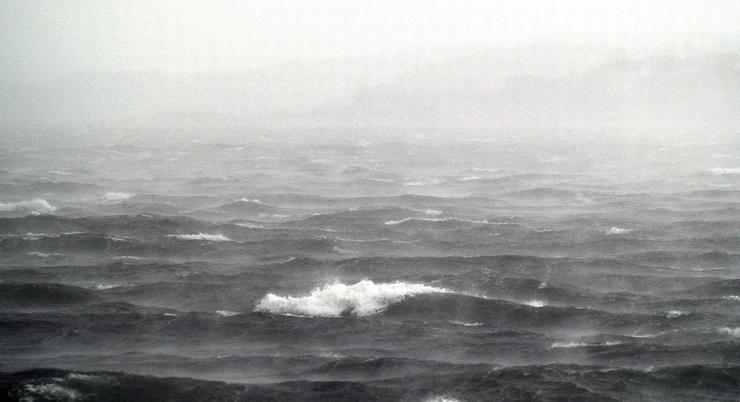 Mar groso e grandes ondas, o primeiro efecto das borrascas 