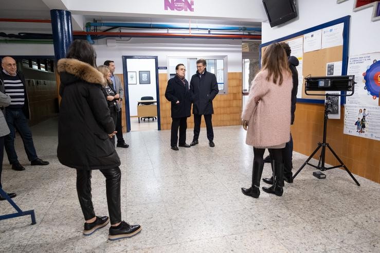 O presidente da Xunta, Alberto Núñez Feijóo, durante a súa mensaxe de Fin de Ano no IES Blanco Amor. XUNTA / Europa Press