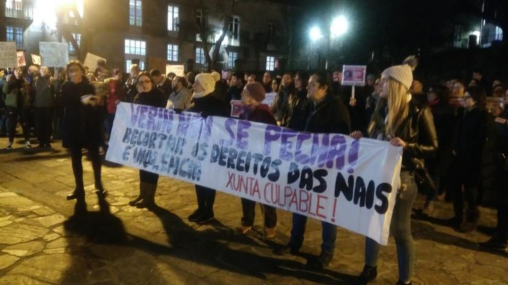Manifestación en contra do peche do paritorio de Verín en Santiago