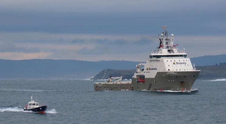 Remolcador 'Boka Pegasus', que participará no rescate do 'Blue Star' da ría de Ares (A Coruña) 