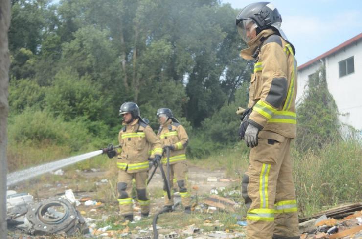 Acción dos bombeiros / Miguel Núñez