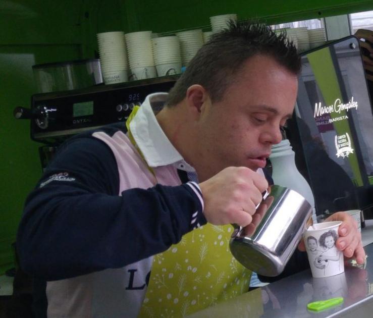 Roberto Pereira, barista con síndrome de Down. DOWN VIGO