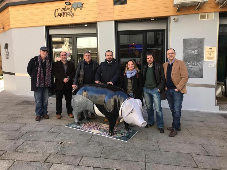 Rafael Cuíña, alcalde de Lalín, cos membros do xurado do XXV Premio Álvaro Cunqueiro, entre os que está o director do Galicia Confidencial, Xurxo Salgado