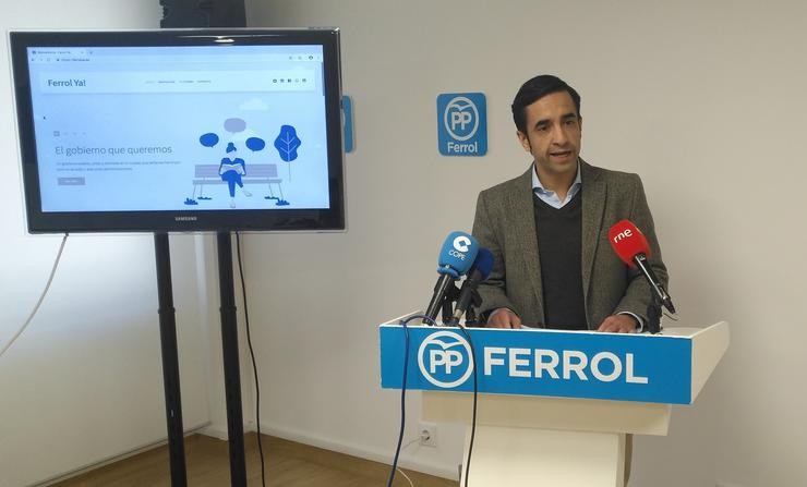 O popular José Manuel Rei Varela en rolda de prensa en Ferrol. 