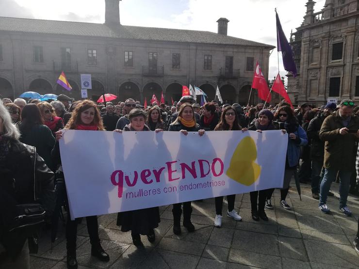 A asociación QuerEndo-Mulleres con Endometriose participa nunha manifestación a prol da sanidade pública en Santiago / Facebook QuerENDO