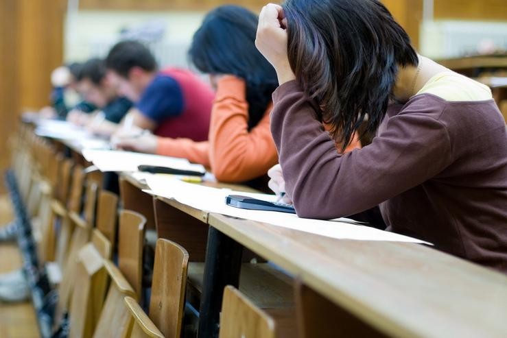 Estudantes en exames de oposicións. XUNTA - Arquivo 