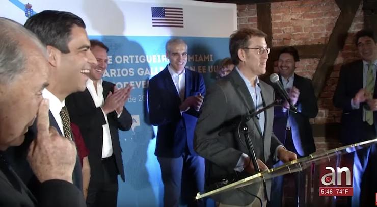 Acto de benvida a Alberto Núñez Feijóo en Miami, acompañado, entre outros, polo alcalde desta cidade, Francis Suárez (segundo pola esquerda) / AméricaTeVé.