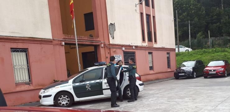 Detención por roubo. GARDA CIVIL