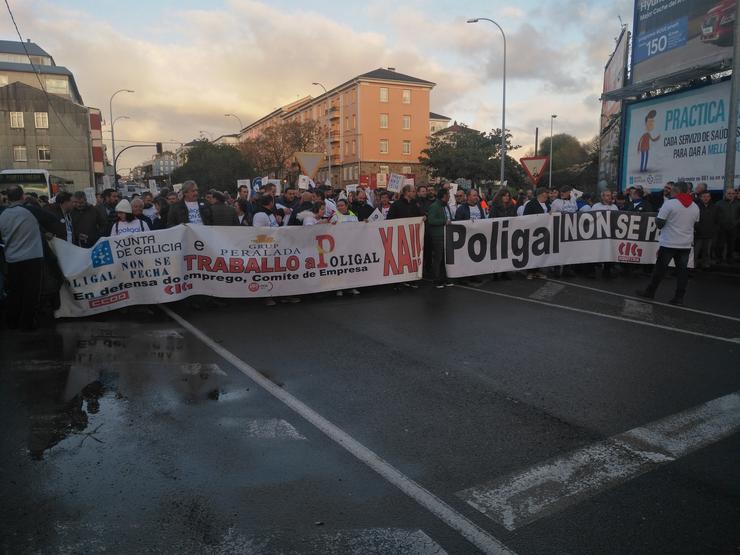 Unhas 1.500 persoas maniféstanse en Ferrol en contra do peche de Poligal 