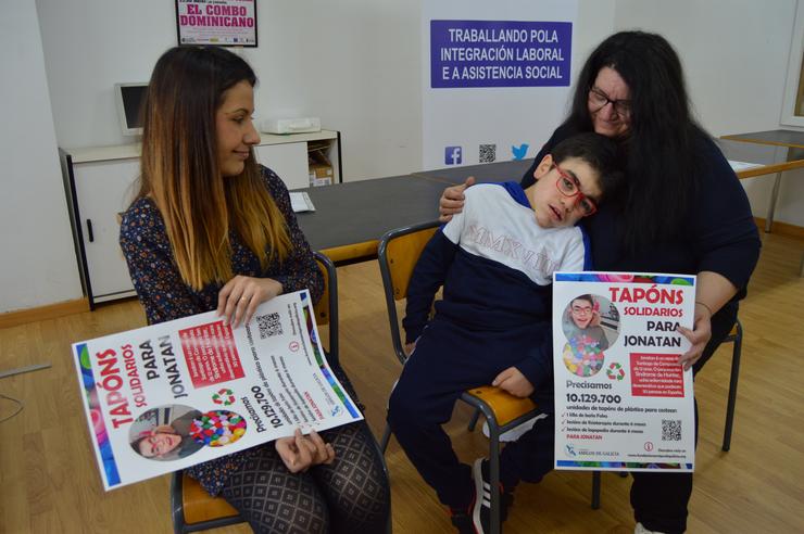 Unha camapaña busca reunir 10 millóns de tapóns para Jonatan, un santiagués de. FUNDACIÓN AMIGOS DE GALICIA / Europa Press
