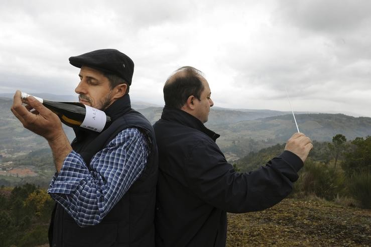 Un clarinetista inicia no Ribeiro (Ourense) un proxecto para 'rexurdir' o mar. MILHISTORIAS 