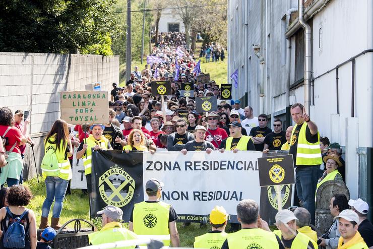 Manifestación contra o recheo en Casalonga Sdf. PLATAFORMA CASALONGA LIMPA DE RESIDUOS