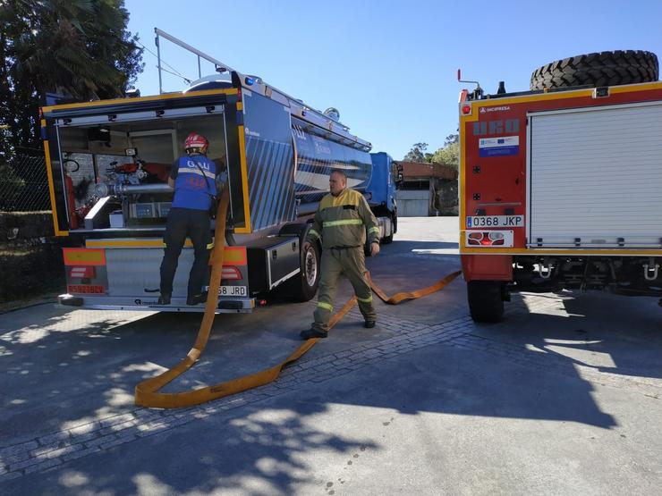 Rural.- Desaloxados o instituto e unha escola unitaria de Rianxo (A Coruña) debido ao incendio 