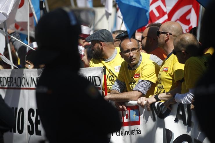 Incidentes ente trabayadores e l'Alcoa e a Policía énte'l Congresu cun manif. Eduardo Parra - Europa Press 
