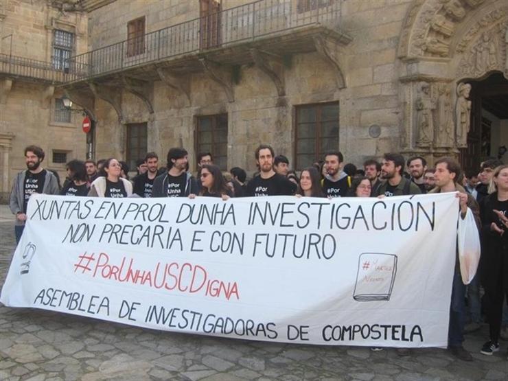 Investigadores da USC nunha protesta contra a precariedade laboral 