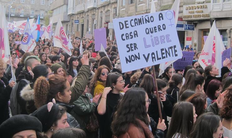 8M.- Miles De Mulleres Colapsan O Centro De Santiago Para Reclamar Igualdade / Europa Press