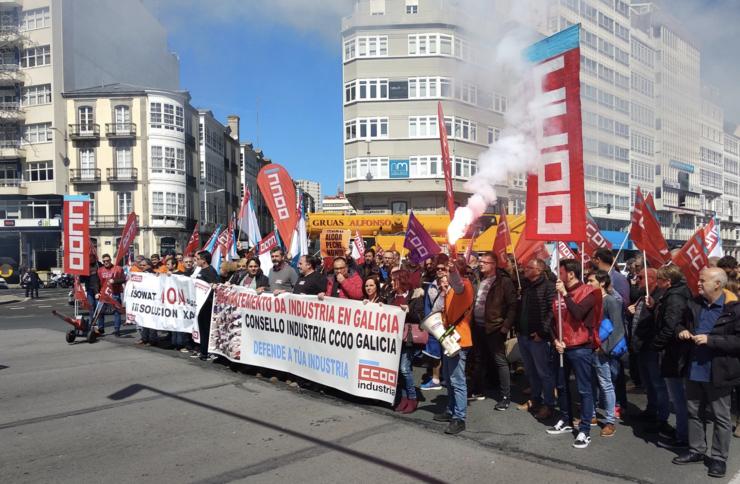 Protesta de traballadores do sector industrial da Coruña / Xuventude Comunista ‏(@XCGaliza).