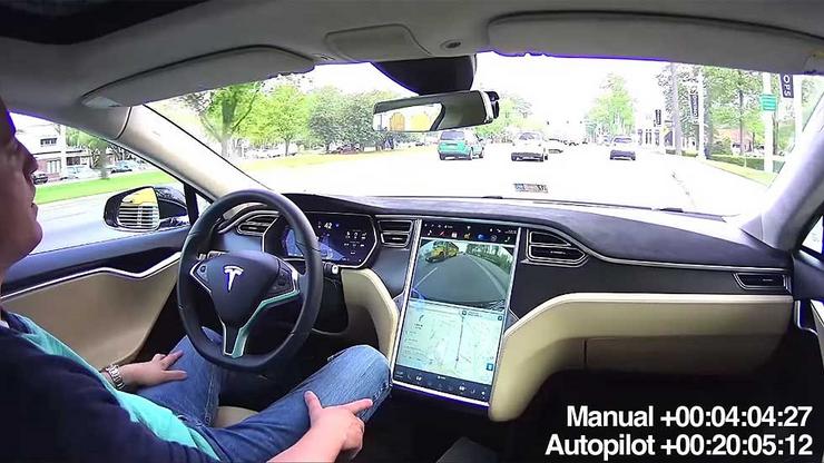 Coche autopilotado Tesla / autopista.es