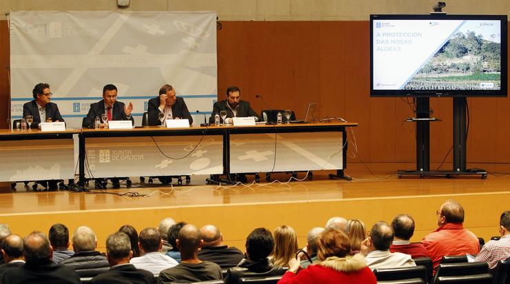 José González , Conselleiro De Medio Rural, Presenta O Convenio De Protección D. XUNTA DE GALICIA 