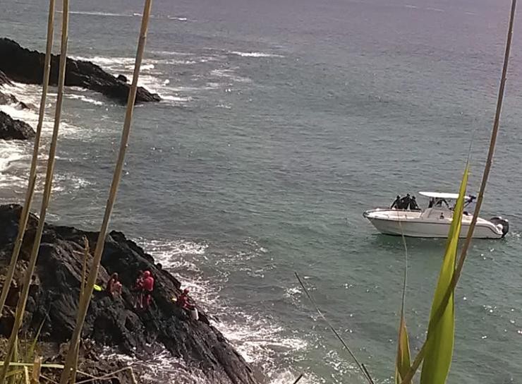 Rescate de dúas menores nunha zona acantilada de Sanxenxo tras ser sorprendidas pola marea 