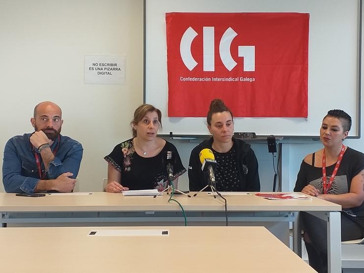 Unha rolda da prensa da CIG denunciando a precariedade do colectivo de enfermeiras de Vigo. 