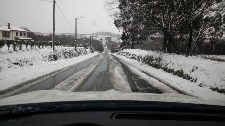 Neve, nevadas, estradas nevadas, temporal, frío,. GARDA CIVIL - Arquivo