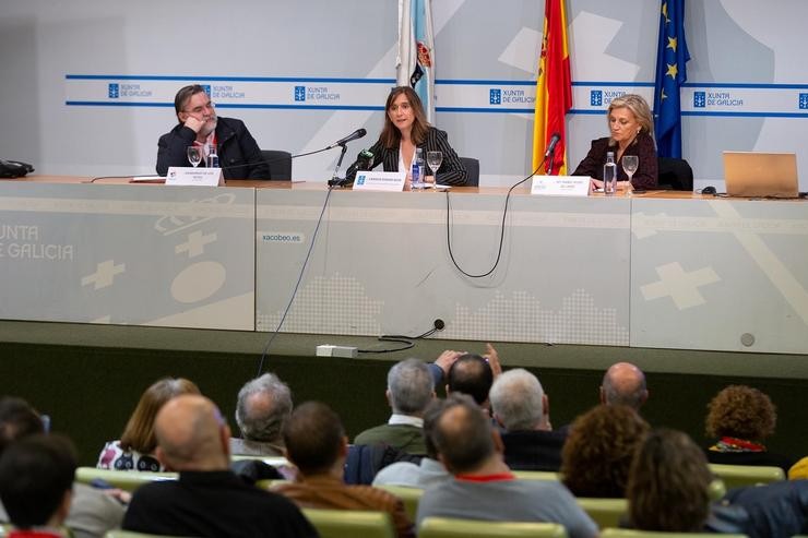 Educación reforza a función dos equipos directivos dos centros con formación e novas canles de comunicación. XUNTA DE GALICIA 