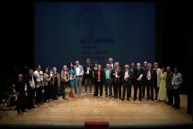 Os Premios do Libro Galego recoñecen a Iolanda Zúñiga por 'Natura' e ao Grupo Chévere por 'Eroski Paraíso'. ASOCIACIÓN DE ESCRITORES EN LINGUA GALEGA 