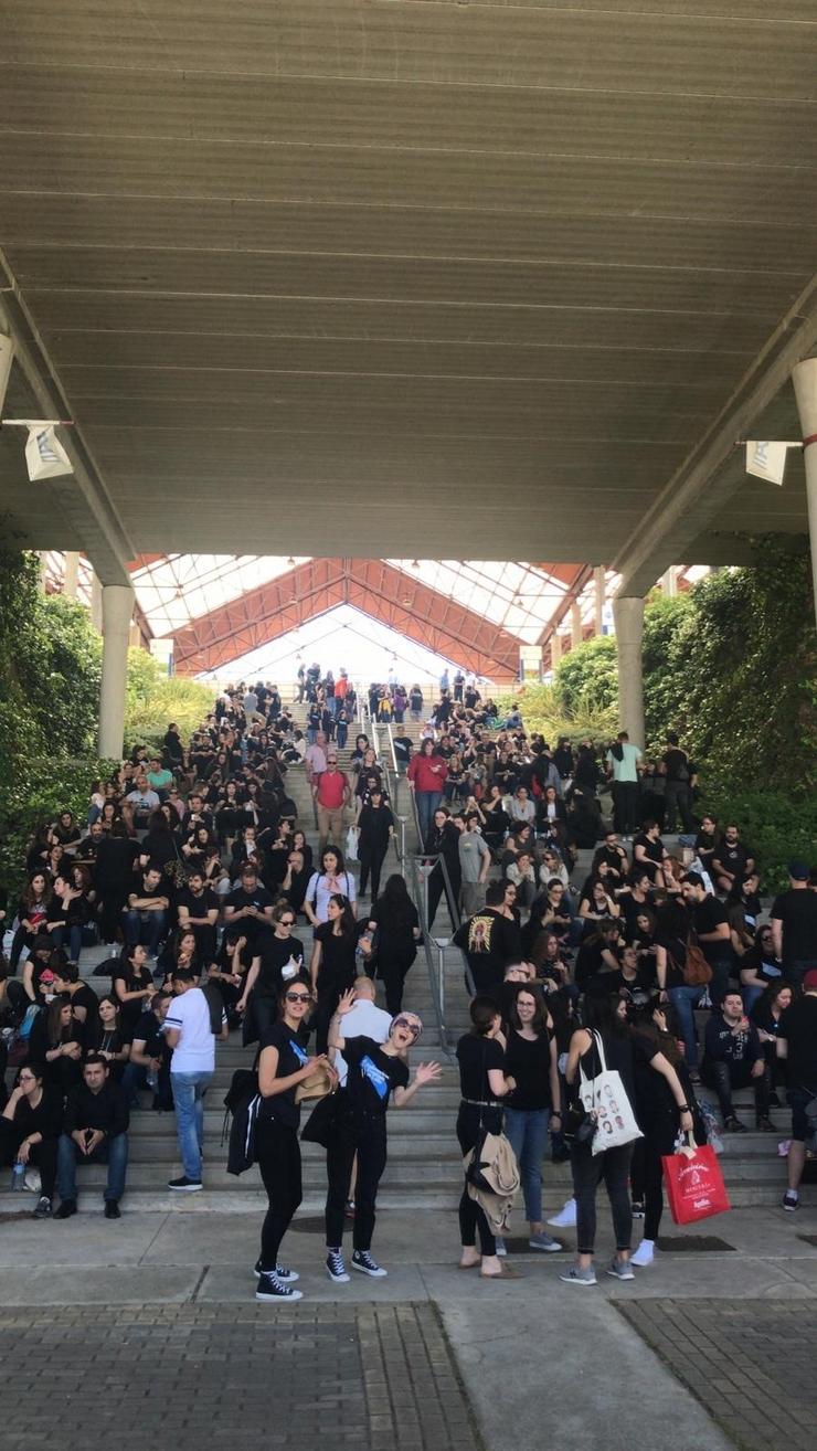 A enfermaría 'tingue de negro' as oposicións do Sergas deste domingo para protestar contra a precariedade