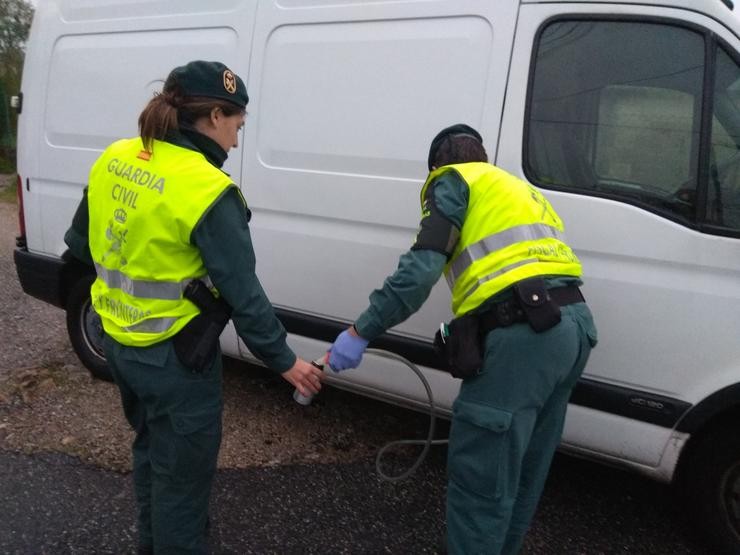 Denunciada unha empresa de transporte de mercadorías en Vilagarcía polo uso fraudulento de gasóleo bonificado. GARDA CIVIL / Europa Press