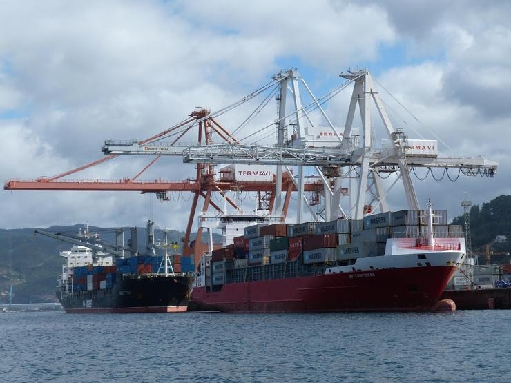 Colectores Maersk porto de Vigo. PORTO DE VIGO - Arquivo / Europa Press