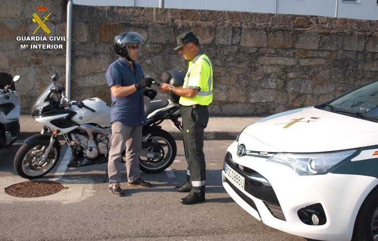 Interceptado a 121 km/h un motorista nunha vía protexida para ciclistas limitada a 50 en Nigrán (Pontevedra). GARDA CIVIL - Arquivo / Europa Press