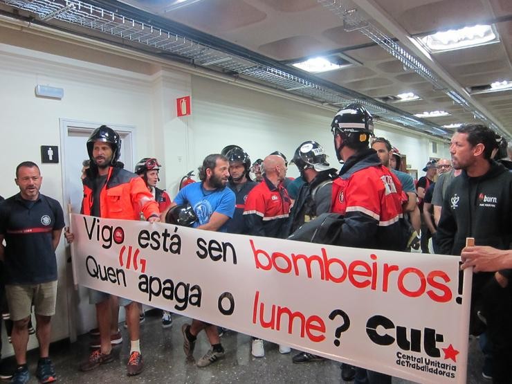 Bombeiros de Vigo denuncian que o 26M reduciuse o seu tempo de votar e que o persoal foi menor que o mínimo fixado / Europa Press