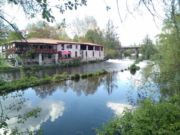 Museo do Coiro en Allariz e río Arnoia. Foto: XMF  