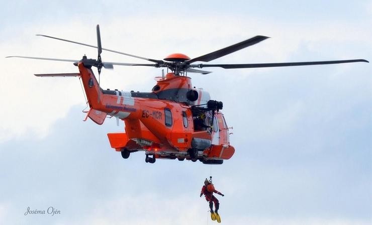 Rescatadas dúas persoas, unha delas en helicóptero, na praia de Foxos de Sanxenxo (Pontevedra). SALVAMENTO MARÍTIMO - Arquivo