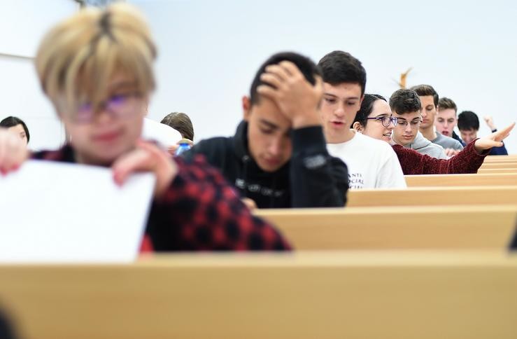 Estudantes na selectividade no campus de Vigo 