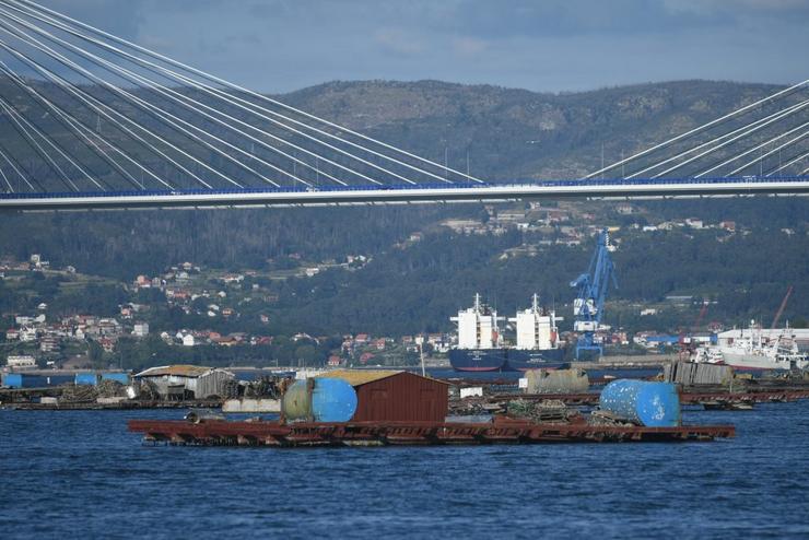 Bateas na ría de Vigo / MN