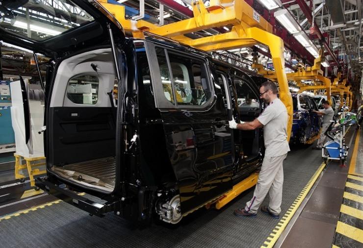 A fabricación de vehículos en España cae un 16% no mes de abril. GRUPO PSA - Arquivo / Europa Press