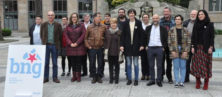 Suso de Toro con Ana Pontón e outros candidatos do BNG ao Congreso e ao Senado / EP