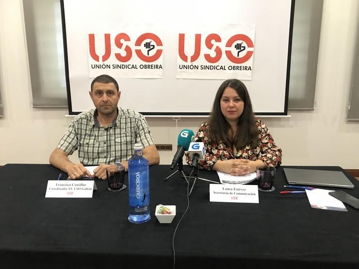 Os integrantes do sindicato USO Fernado Cousillas e Laura Estévez na rolda de prensa celebrada en Santiago 
