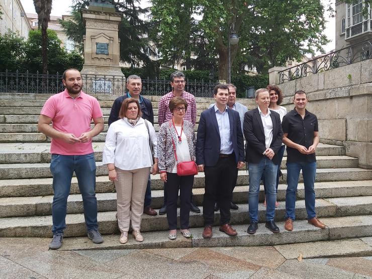 Gonzalo Caballero con deputados socialistas da provincia de Ourense 