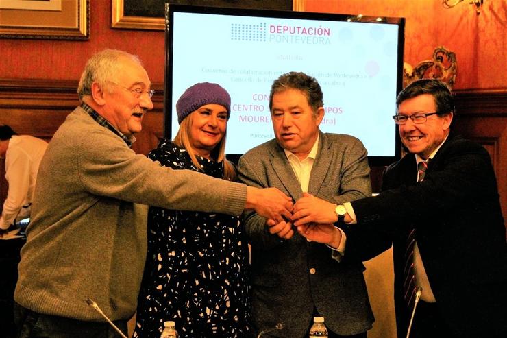 César Mosquera, Carmela Silva, Miguel Anxo Fernández Lores e Carlos Font na firma dun convenio / Deputación de Pontevedra