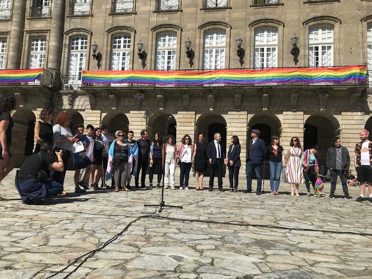 Lectura do manifesto LGTBI na Praza do Obradoiro, acto no que participaron representantes do PSOE, Compostela Aberta e BNG 
