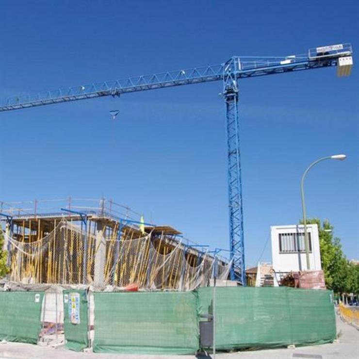 Guindastre de construción nun municipio galego.. EUROPA PRESS - Arquivo