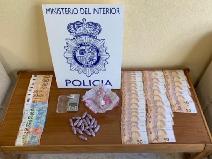 Detido un home por vender haxix e cocaína en cafetarías da provincia de Ourense. POLICÍA NACIONAL