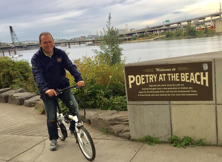 Onda a praia dos poetas vivos en Portland