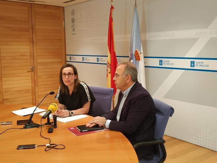 Reunión entre a conselleira de Infraestruturas, Ethel Vázquez, e o alcalde de Santiago, Xosé Sánchez Bugallo, para falar sobre a intermodal 
