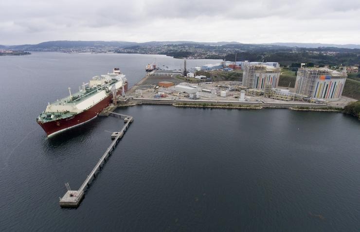 Buque de gas na terminal de GNL de Mugardos / REGANOSA - Arquivo