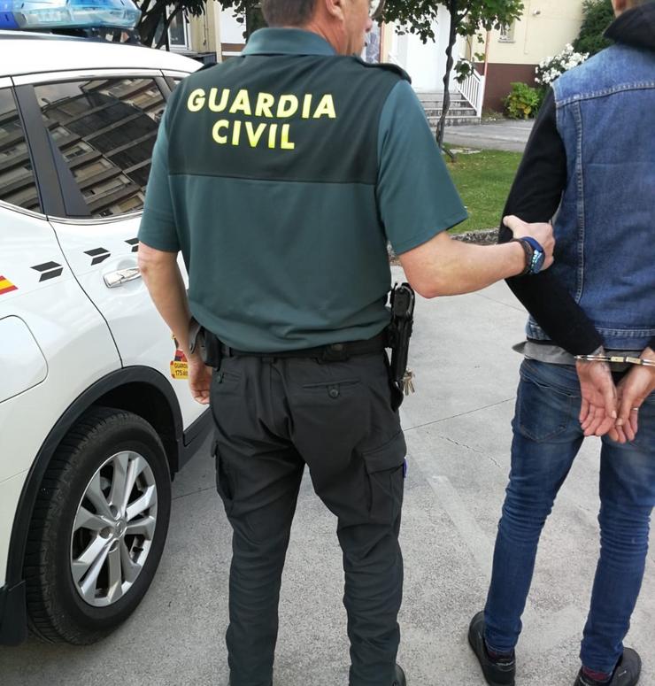 Imaxe dunha detención por parte da Guardia Civil. GARDA CIVIL