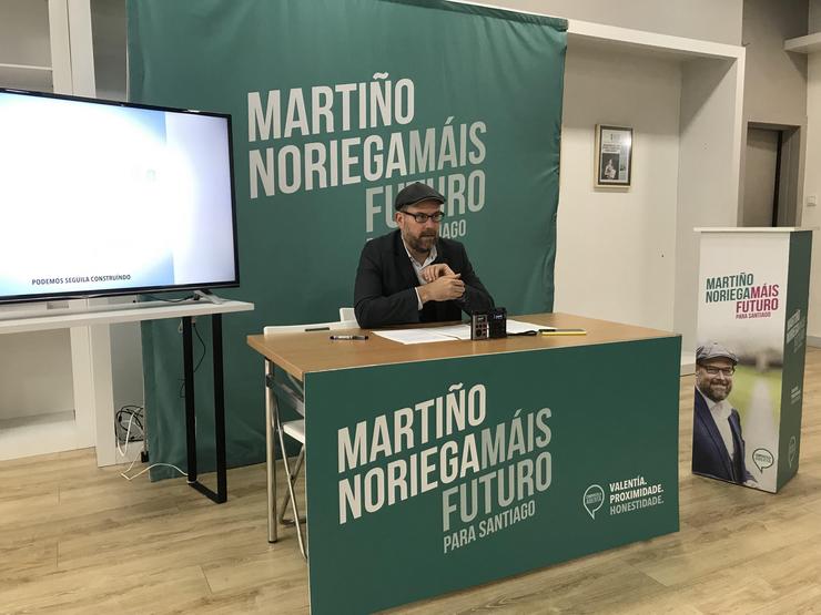 Martiño Noriega nunha roda de campaña na sede de Compostela Aberta. EUROPA PRESS - Arquivo 